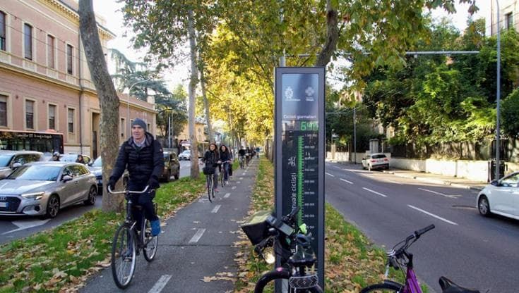 Bologna, sempre più bici in città: “L’uso aumenta del 22%. In centro del 41%”