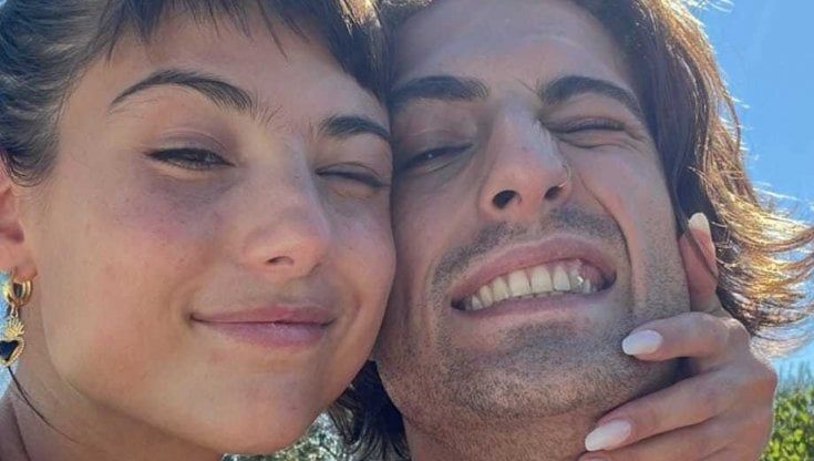 Maneskin, Damiano in vacanza in Puglia con la fidanzata Giorgia Soleri: soggiorno in masseria e spesa insieme