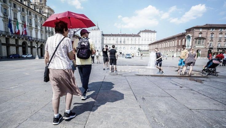 Ondata di caldo a Torino, piano del Comune: con call center e aria condizionata 