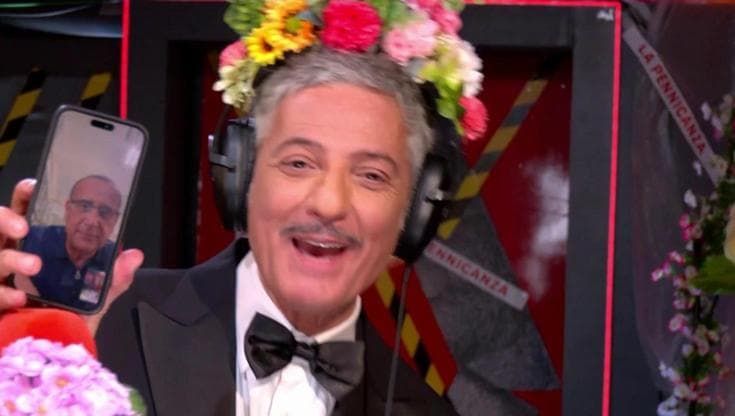 Sanremo, la videochiamata di Fiorello a Conti: "Fai la pennica?"