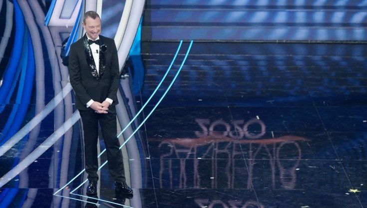 Sanremo 2022, Amadeus annuncia le cover e i duetti. Ranieri canta con Nek 'Anna verrà'