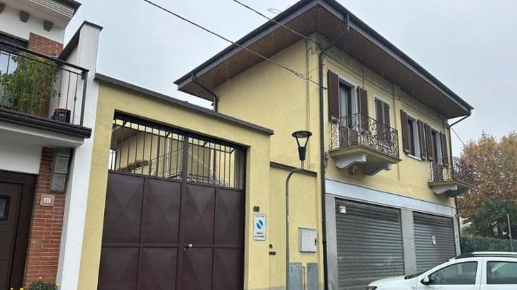 Coppia rapinata in villa a Ozegna, il proprietario sorprende i ladri e viene ferito alla testa