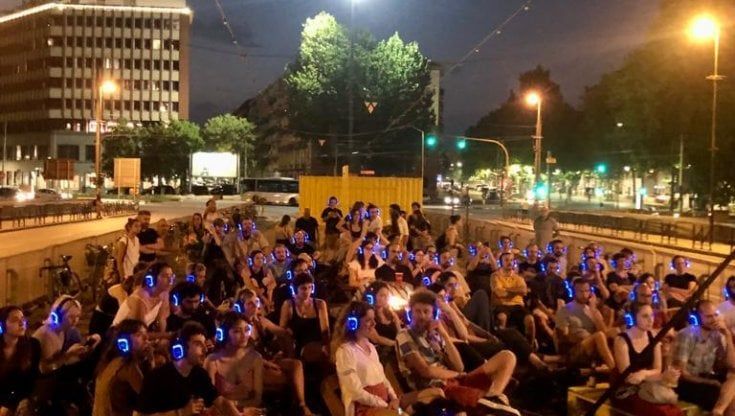A Torino il cinema è sul ponte (e il film si ascolta con le cuffie)