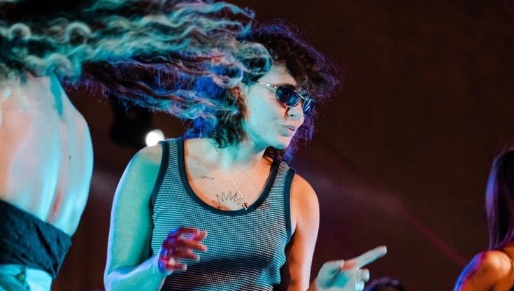 Madame presenta la Notte della Taranta: da maestra concertatrice a narratrice per Rai Uno con Gino Castaldo