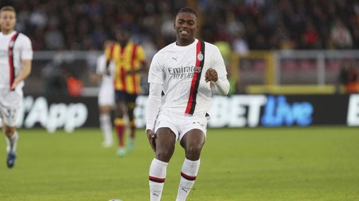 Leao, lesione muscolare: il Milan spera di recuperarlo per il Dortmund