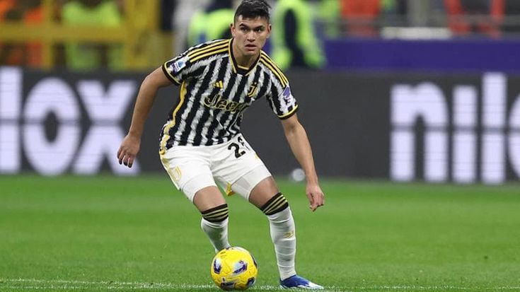 Juventus, Alcaraz: “Non temo la pressione, contento del paragone con Vidal. Sorpreso dalla tecnica di Locatelli”