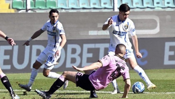 Serie B, neanche un super gol batte il Frosinone: 1-1 a Palermo. Reggina ribaltata a Cittadella