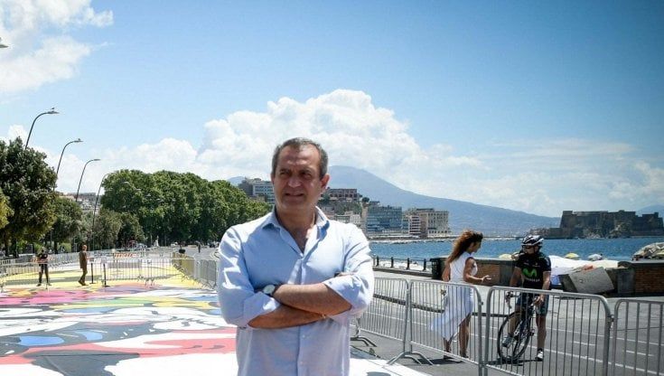 Napoli, Consiglio comunale vicino allo scioglimento. E de Magistris riassegna le deleghe dopo le dimissioni di due assessori