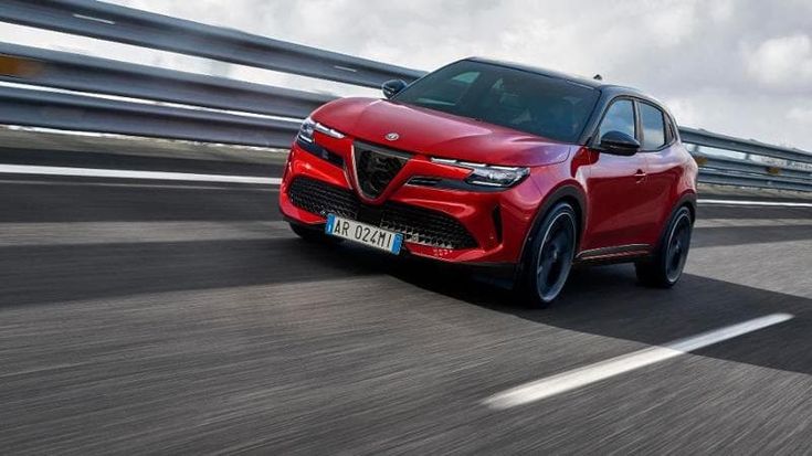 Alfa Romeo Junior Veloce all’ esordio con il nuovo motore 100% elettrico da 280 Cv