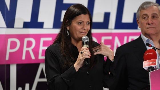 Elezioni regionali 2020, Jole Santelli celebra la vittoria e dà il calcio d'inizio al derby con la Lega