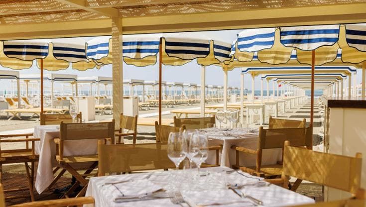 Al bagno Marechiaro di Forte dei Marmi arriva Giacomo Milano tra spiaggia, lounge bar e ristorante