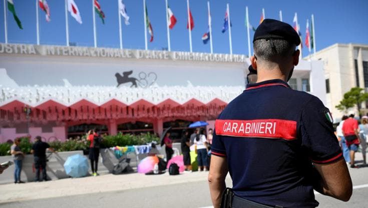 La Mostra blindata per la marcia pro-Pal. In piazza anche attori