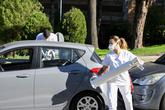 Napoli, assalto al Cotugno, pazienti curati in auto