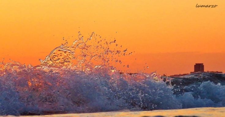 Gallipoli, le onde al tramonto sono opere d'arte