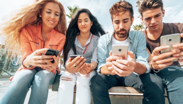 L’ascesa dell’influencer marketing: quasi un italiano su quattro ha scoperto nuovi brand e prodotti sui social media 