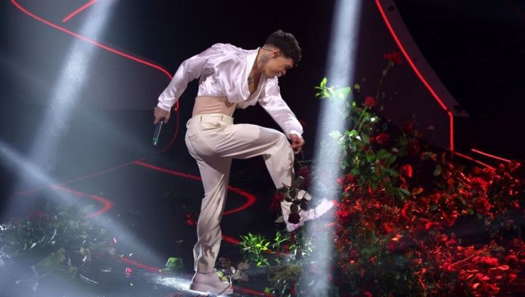 Blanco, le ore furiose. "Ero disperato", poi la fuga: cos'è successo dopo la performance all'Ariston