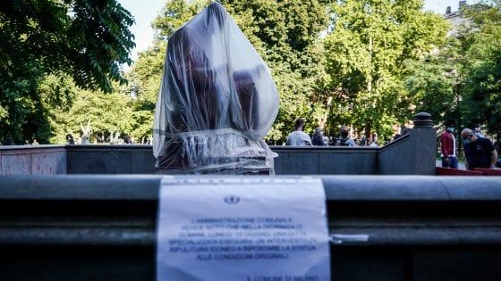 Montanelli e la statua della discordia: a Milano flash mob di Forza Italia e contro manifestazione di "Non una di meno"