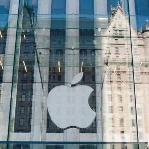 Borse deboli, ma il petrolio recupera terreno. Delusione Apple, cala la fiducia dei tedeschi