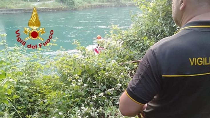Si tuffa nel fiume Adda e annega: morto un ragazzo di 15 anni, il corpo ripescato nella Martesana