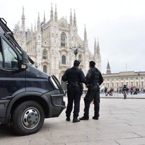 Milano si blinda per il vertice Asem: blocchi a sorpresa delle auto, limitazioni per il metr&ograve;