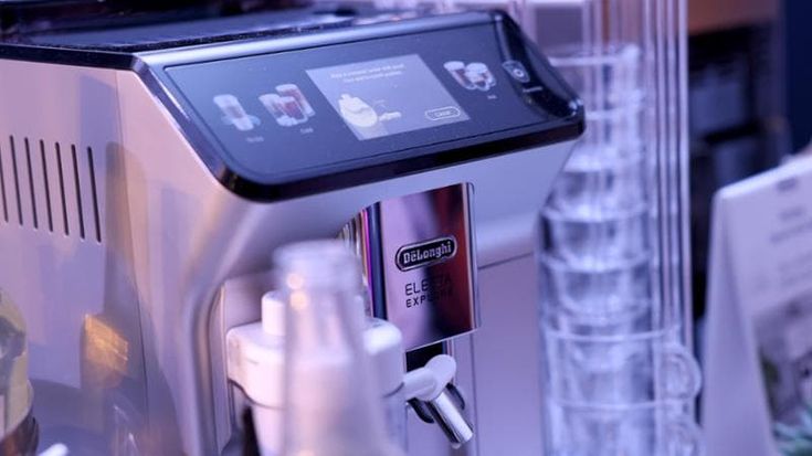 De’ Longhi, conti da record grazie alla campagna di Brad Pitt per le macchine da caffè