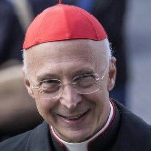 Bagnasco: "La povert&agrave; &egrave; reale, il lavoro prima di tutto"