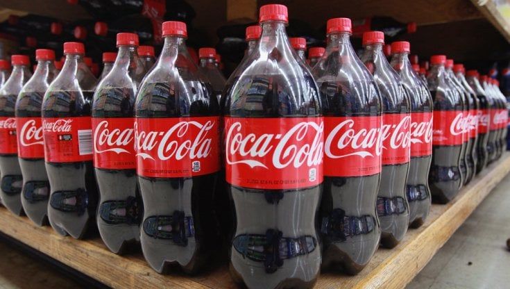 Coca Cola riapre nel Biellese e investe 30 milioni per bottiglie riciclabili al cento per cento