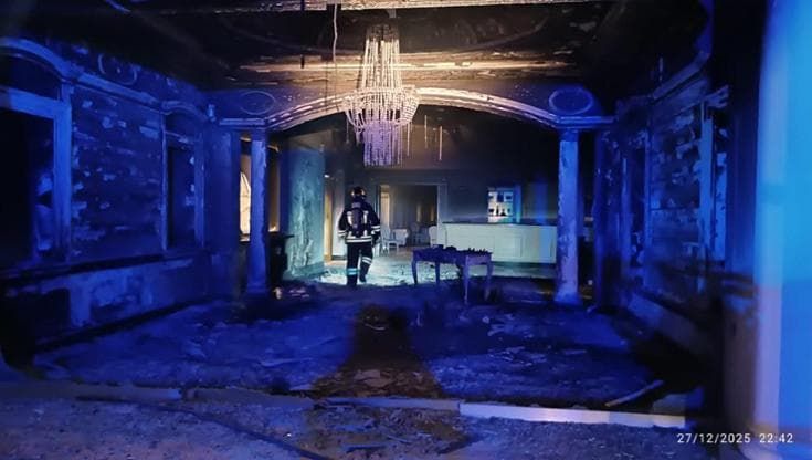 Fiamme dalla torta nuziale, sposo ustionato nell'Avellinese