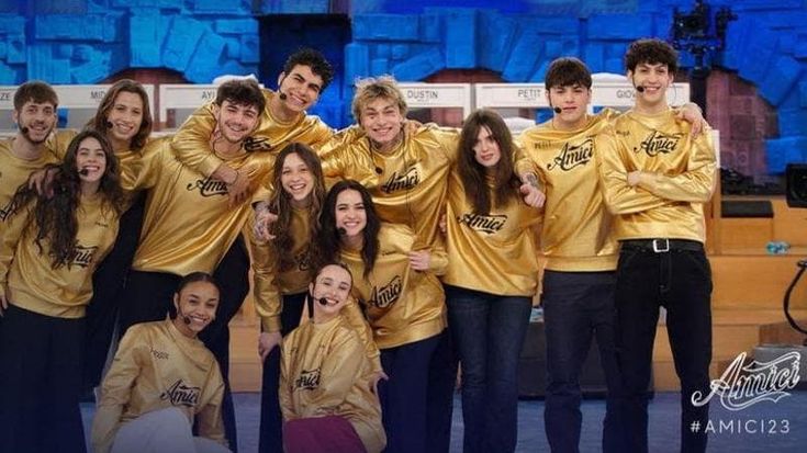 ‘Amici 23’, formate le squadre e confermata la giuria per il serale