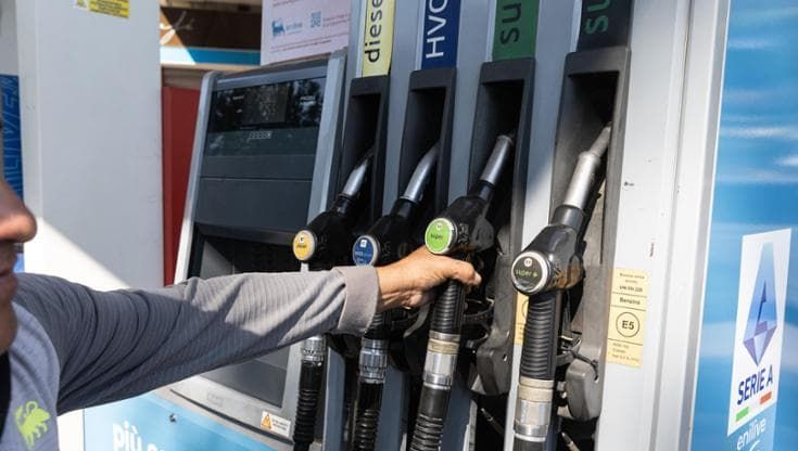 Proteste per il caro carburanti, gli autotrasportatori minacciano: “Ci fermiamo a oltranza”