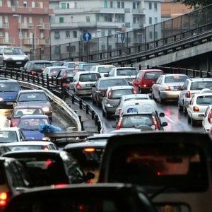 Addio strade vuote, gli italiani risalgono in auto