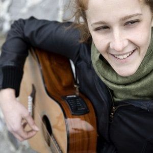 Giua suona live al Folk Club, Parlare di Carol Rama