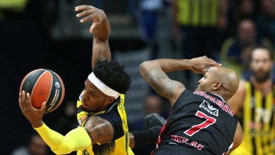 Eurolega, Milano cade sul più bello: con Fenerbahce la nona sconfitta in fila