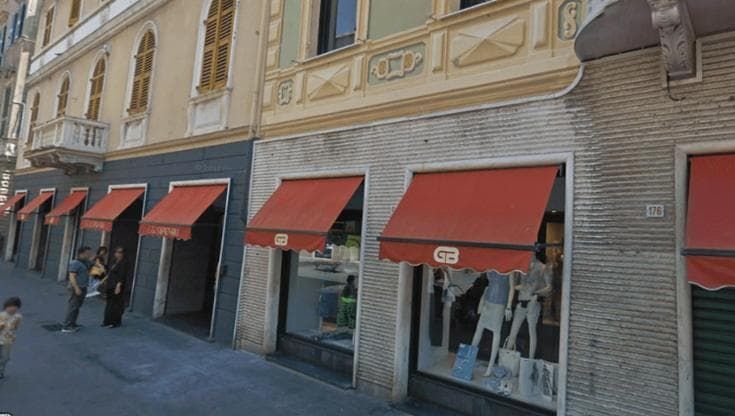 Giglio Bagnara ha venduto a due acquirenti: salvi i negozi in via Sestri, riassorbiti i dipendenti