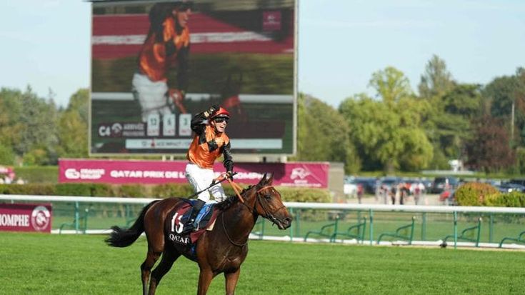 Ippica, Demuro vince l’Arc de Triomphe nel giorno dell’ultima gara della leggenda Dettori