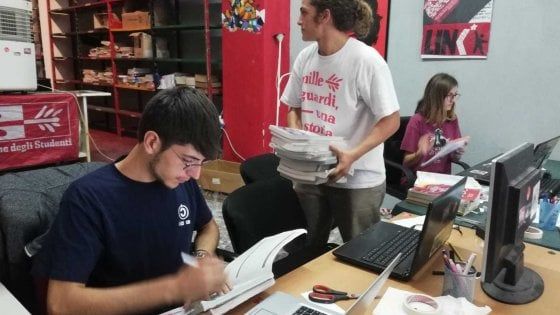 Bari, apre il mercatino del libro usato: i testi scolastici in vendita a metà prezzo