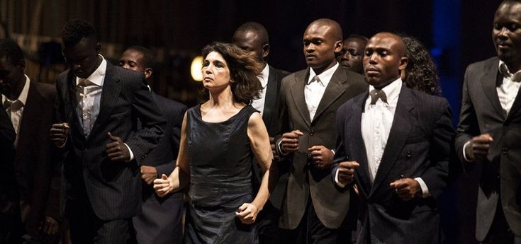 'AfricaBar', i migranti a teatro diventano attori: "Una soglia divide la quotidianità"