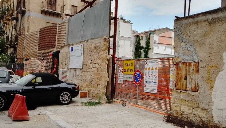 Prima ruspa in vicolo Bernava, altri 26 mesi di lavori