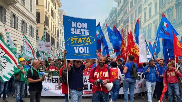 Ex Ilva, corteo a Roma. Alla manifestazione anche i rappresentanti di Cornigliano