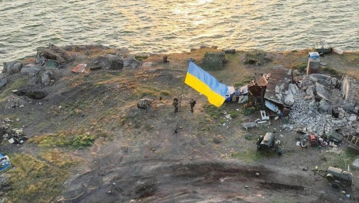 Isola del Serpente: così è stata la missione per issare la bandiera ucraina