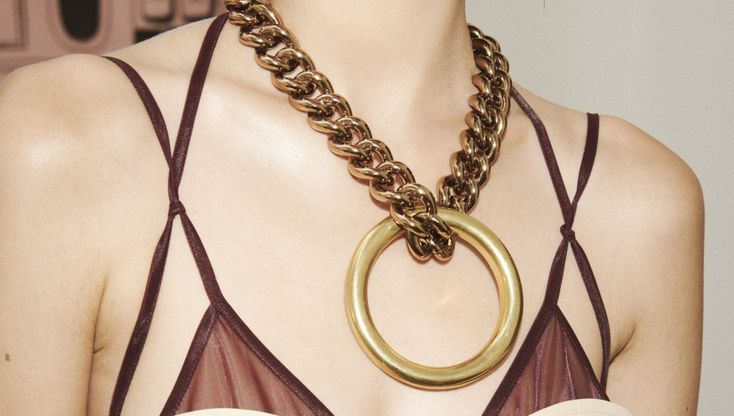 In catene! Il dettaglio che rende speciale borse e bijoux 