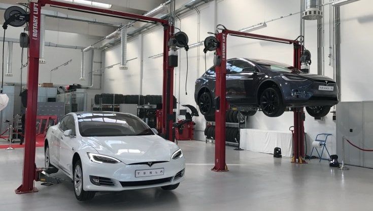 Allarme auto elettriche: ripararle costa fino al 50% in più di un modello a benzina. Ecco perché