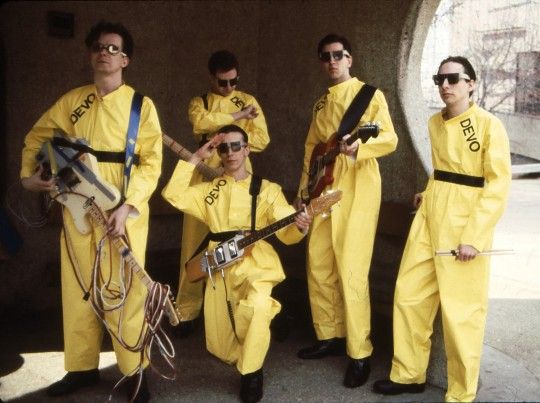 Addio a Bob Casale, chitarrista dei Devo, una delle band pi&ugrave; pazze d'America