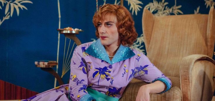 Timi en travesti in una 'Favola' anni '50: "Come donna mi sono sentita giudicata"