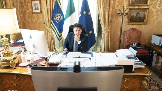 'Recovery Fund urgente', ok Ue alla richiesta di Conte. Merkel: "Tutti d'accordo sullo strumento, il disaccordo è su come finanziarlo" 