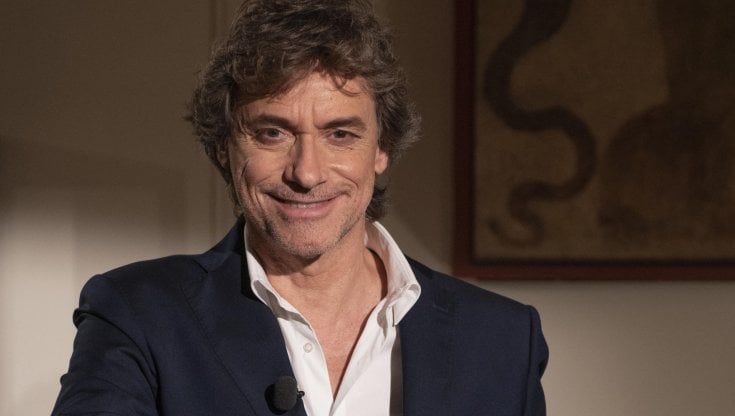 Il compleanno di Alberto Angela: 60 anni dell'esploratore che non ha paura del tempo che passa