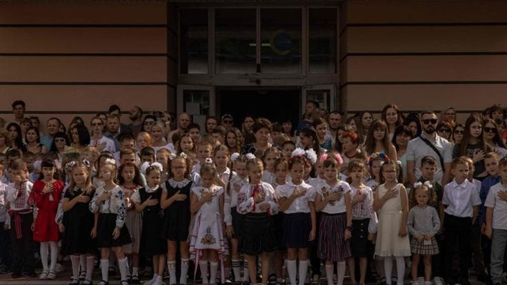 Ucraina, la scuola ferita dalla guerra. Primo giorno all’ombra delle bombe
