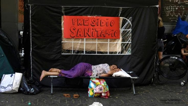 Spin Time, appello di medici e psicologi: “Fate rientrare le persone nel palazzo”