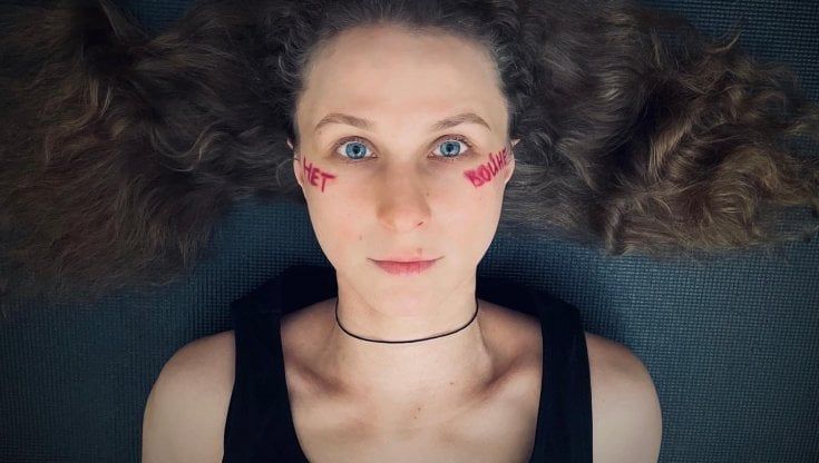 Russia, l'ultima sfida della Pussy Riot Masha Aljokhina: latitante per protesta contro l'offensiva in Ucraina