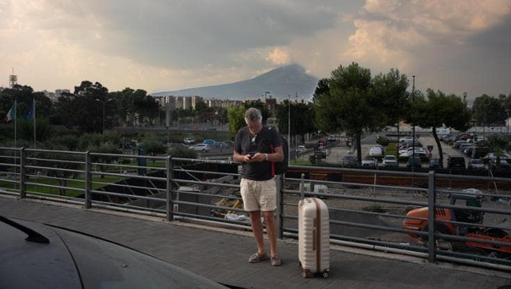 Etna, sale l’allerta: l’aeroporto di Catania chiuso sino alle 15 di Ferragosto. Riaperto Comiso